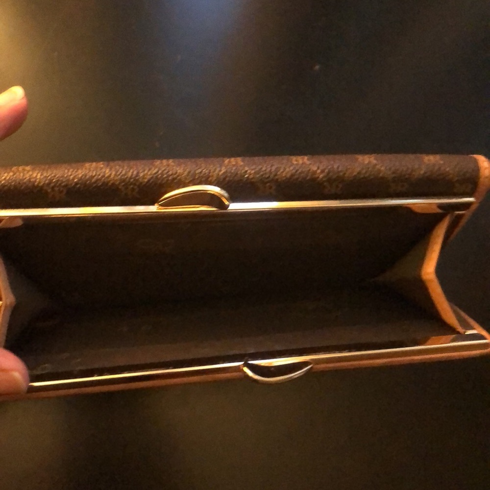 Authentic Rioni wallet gently used - Picture 5 of 6